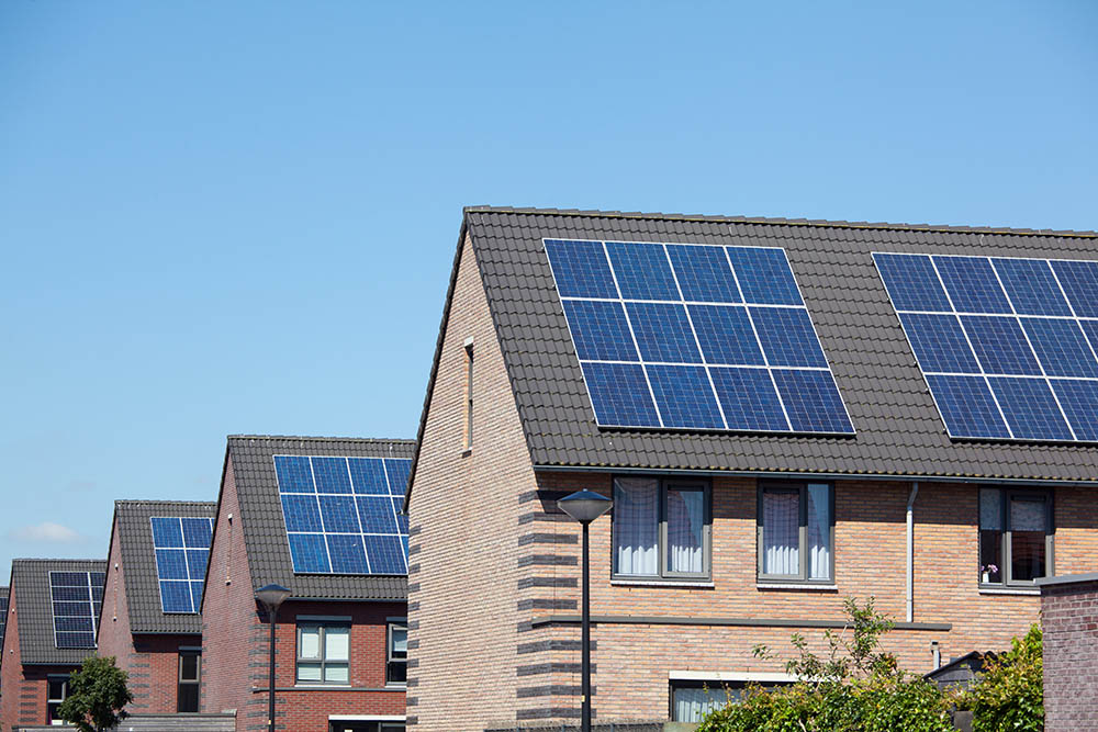 Placas solares en la cubierta de una vivienda Placas solares en la cubierta de una vivienda